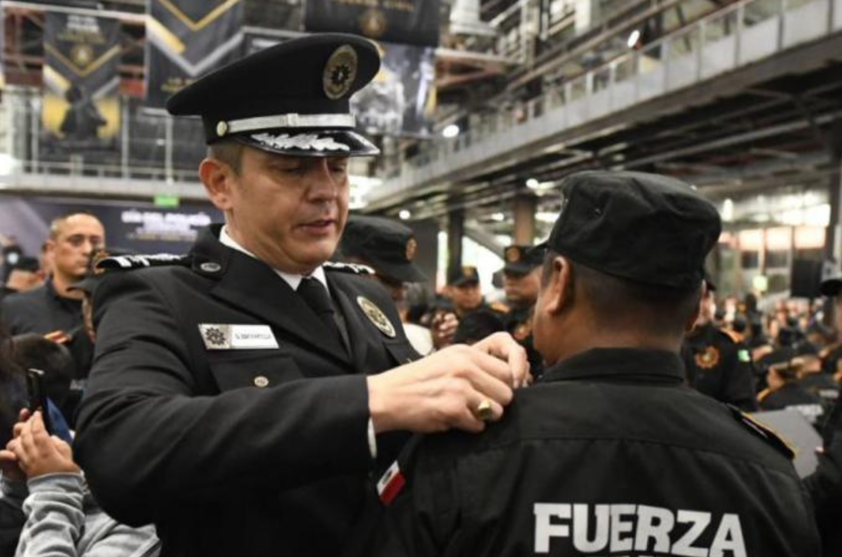 Fuerza Civil entrega 565 ascensos a policías de NL